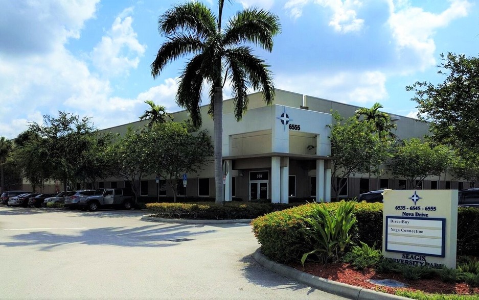 6545 Nova Dr, Davie, FL 33317