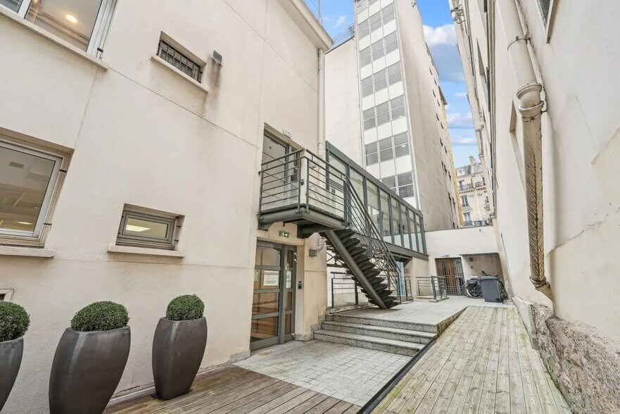 Office in Paris for lease - Building Photo - Image 2 of 14