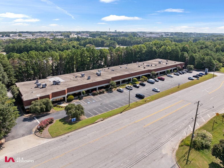 5020-5072 Clark Howell Hwy, College Park, GA for lease - Building Photo - Image 1 of 20