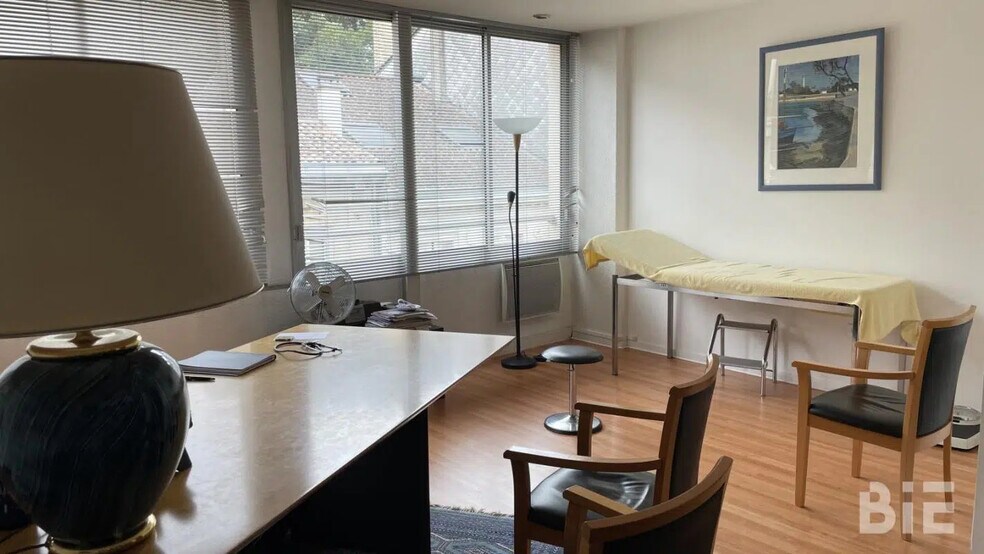 Office in Bordeaux for sale - Interior Photo - Image 1 of 5