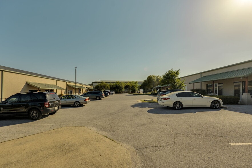 2105 Ranch Road 620 S, Lakeway, TX for lease - Building Photo - Image 3 of 22