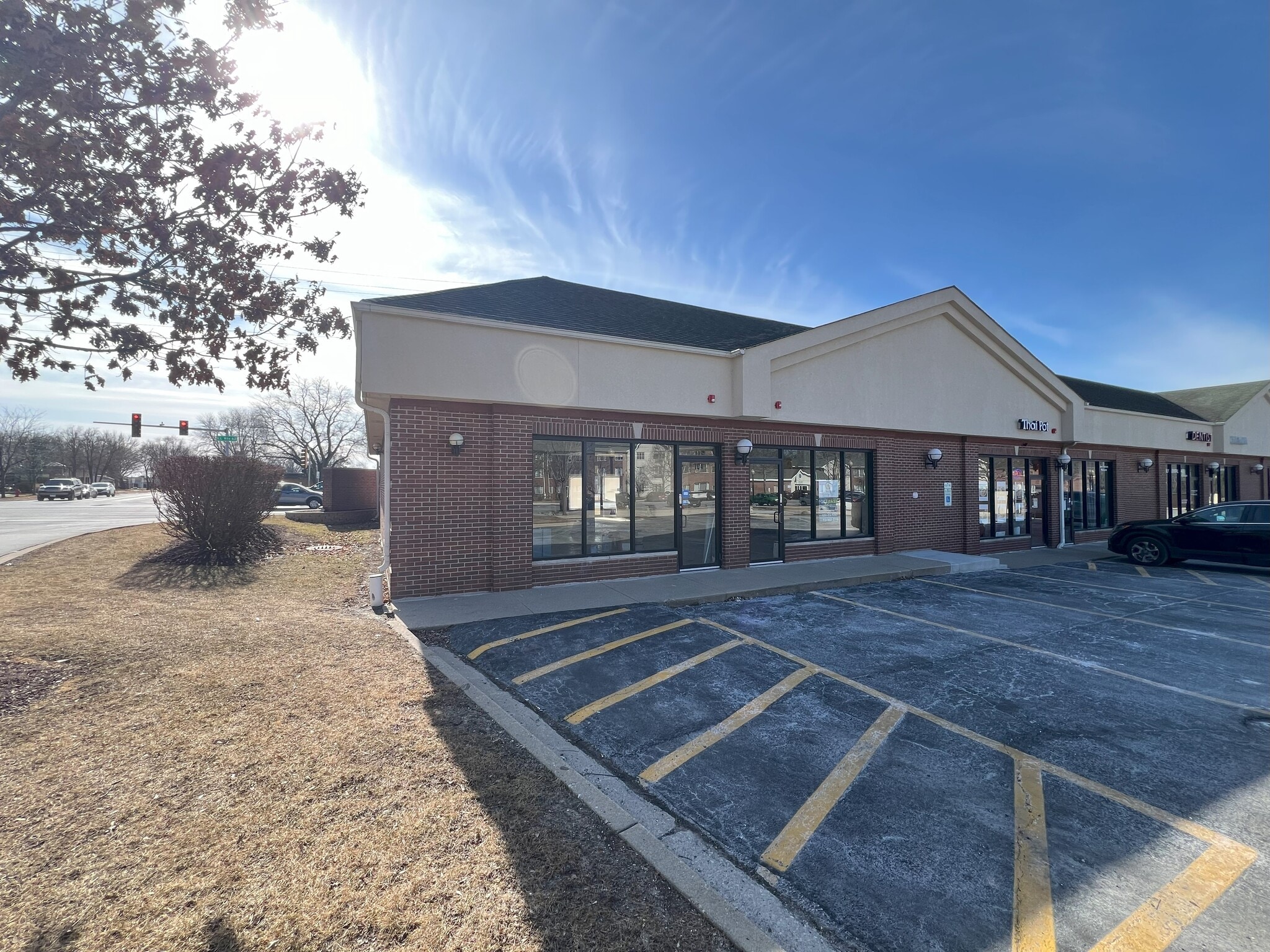 104-128 Eastgate Dr, Algonquin, IL for lease Building Photo- Image 1 of 4