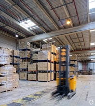 30 Rue Du Traité De Rome, Mions for lease Interior Photo- Image 2 of 4