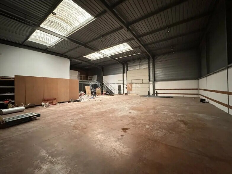 Flex in Gretz-Armainvilliers for lease - Interior Photo - Image 2 of 4