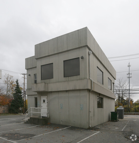 73 Powerhouse Rd, Roslyn Heights, NY for lease - Building Photo - Image 2 of 68