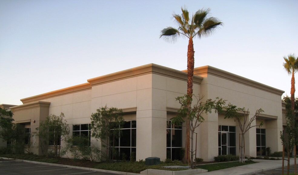 4825 Calloway Dr, Bakersfield, CA for lease - Building Photo - Image 1 of 15