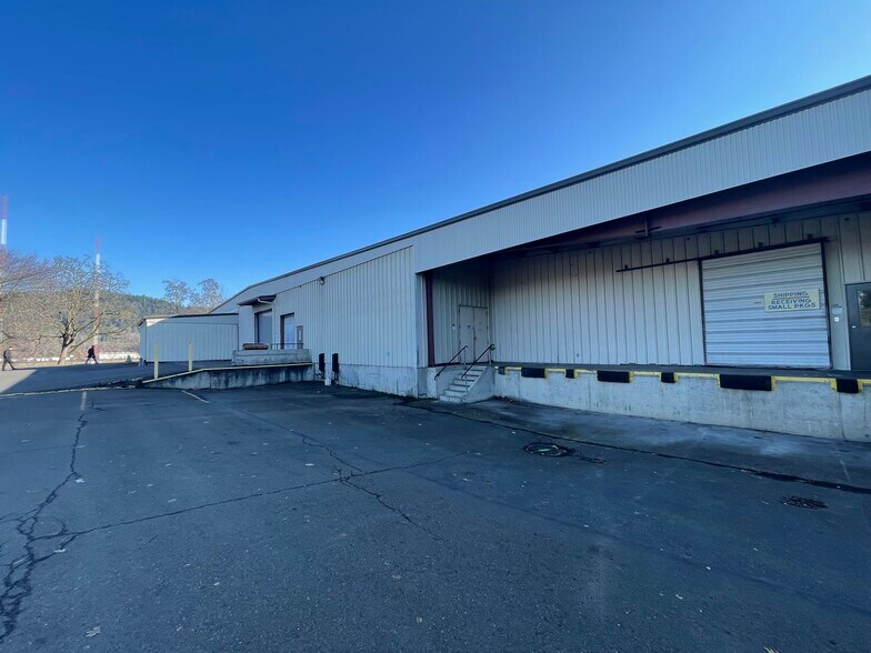 9085 SE Enoch Ct, Clackamas, OR for sale - Building Photo - Image 3 of 5