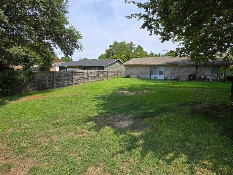 4625 Kyle Dr, Balch Springs, TX for sale - Building Photo - Image 3 of 6