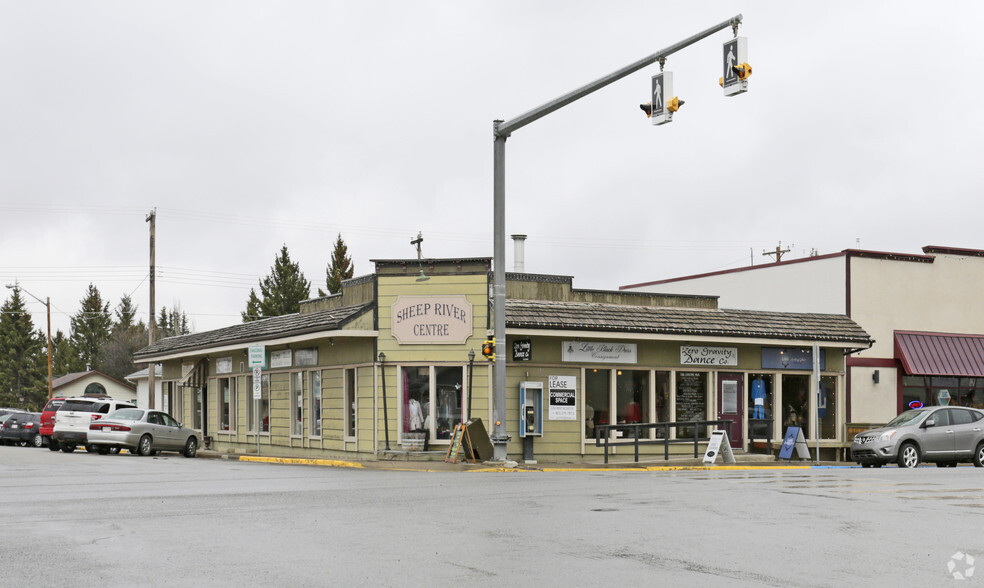 126 Centre Ave W, Black Diamond, AB for lease - Primary Photo - Image 1 of 7