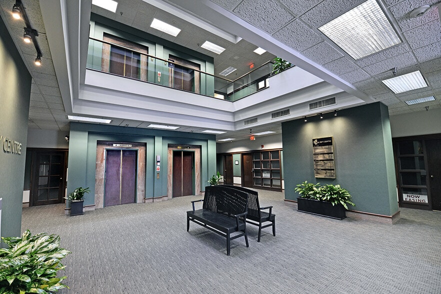 120 W 7th St, Bloomington, IN for lease - Lobby - Image 3 of 10