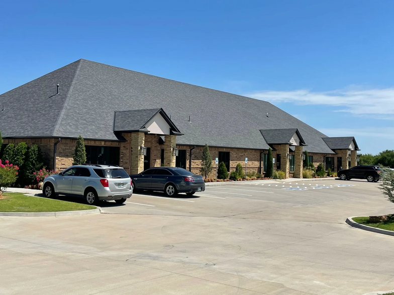 13700 S Western Ave, Oklahoma City, OK for lease - Building Photo - Image 3 of 8