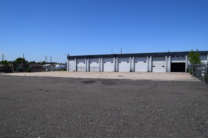 1207 S Platte River Dr, Denver, CO for lease - Building Photo - Image 2 of 7
