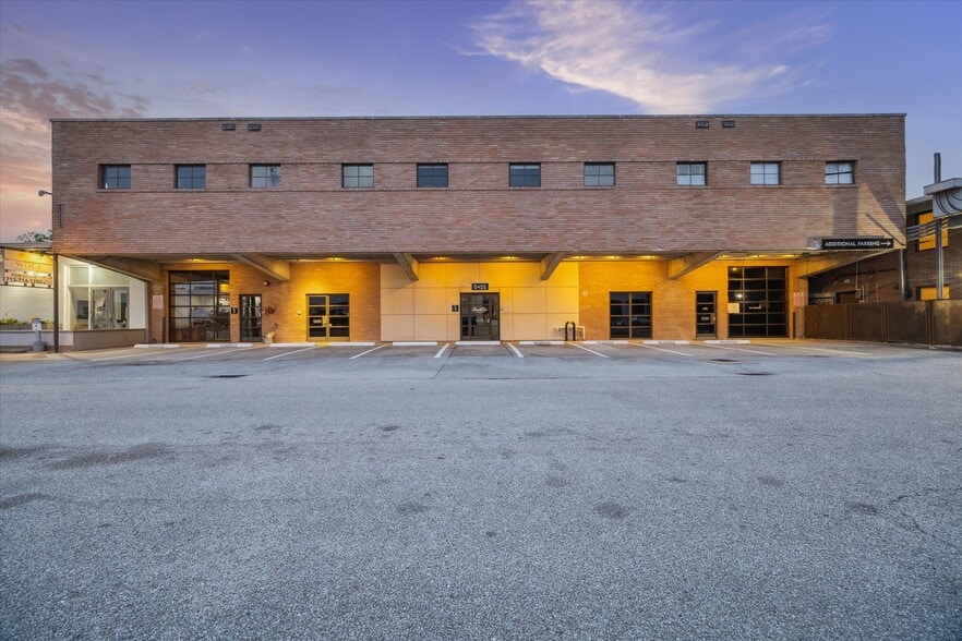 2422 Bartlett St, Houston, TX for lease - Building Photo - Image 2 of 15