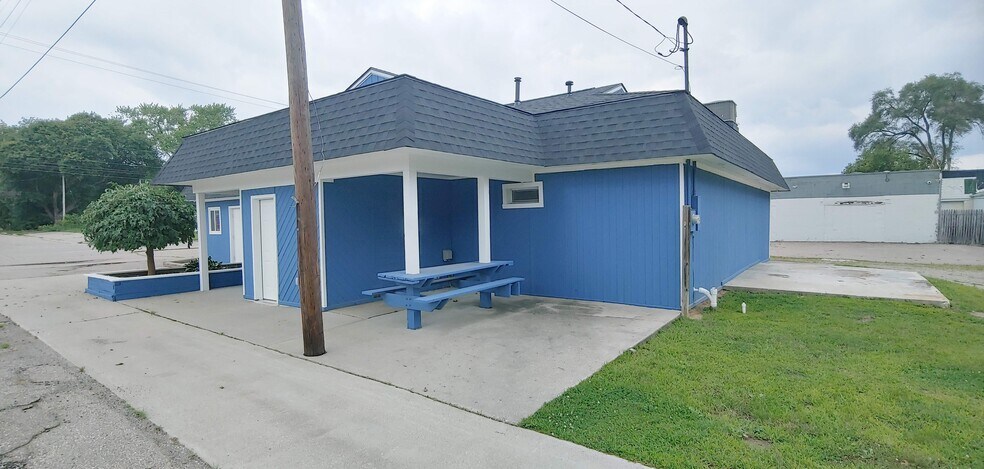 4235 Fenton Rd, Burton, MI for lease - Building Photo - Image 1 of 65