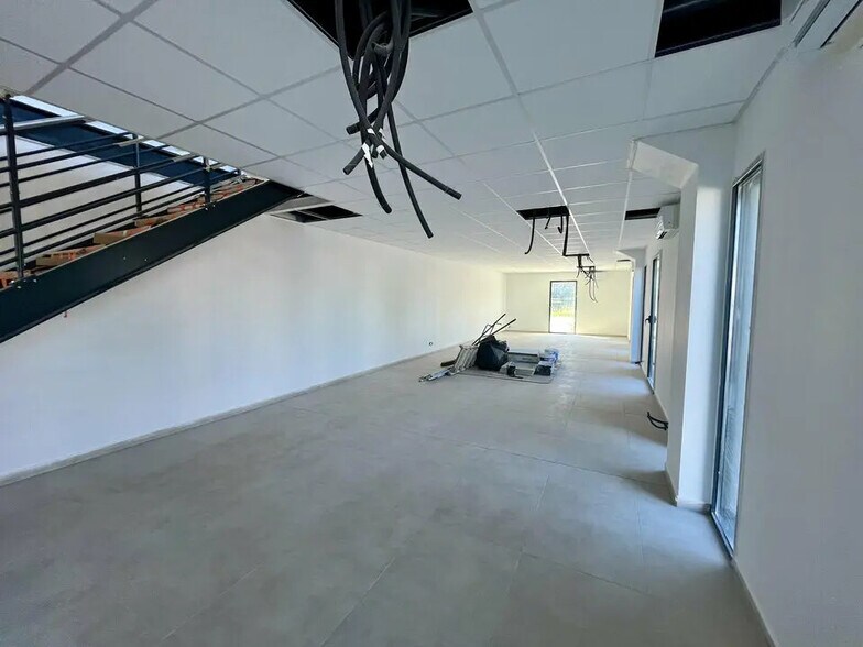 Office in Cavaillon for lease - Interior Photo - Image 3 of 10