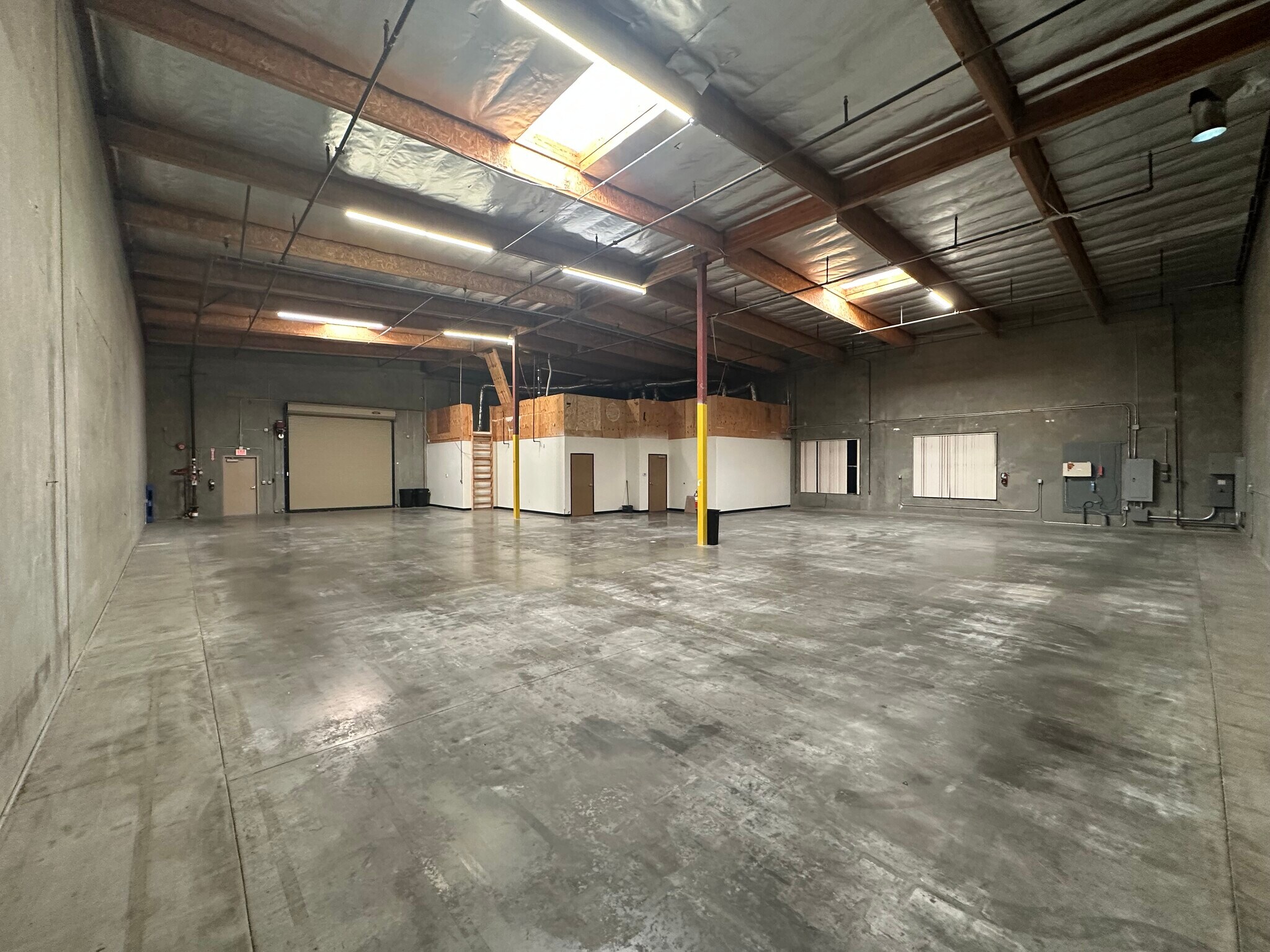 7163 Old 215 Frontage Rd, Moreno Valley, CA for lease Interior Photo- Image 1 of 9