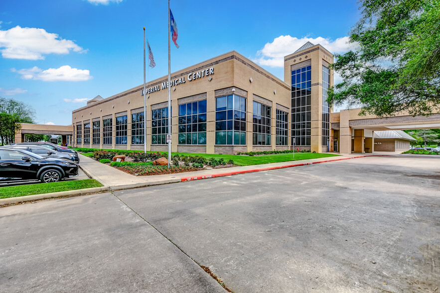 1111-1211 Highway 6, Sugar Land, TX for lease - Building Photo - Image 1 of 7