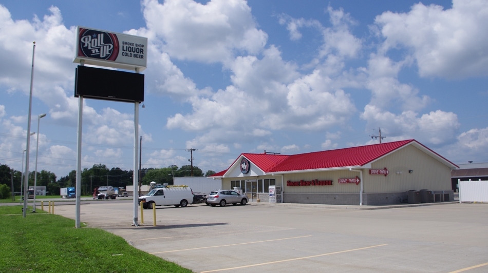 100 N Central St, Benton, IL for sale - Primary Photo - Image 1 of 1