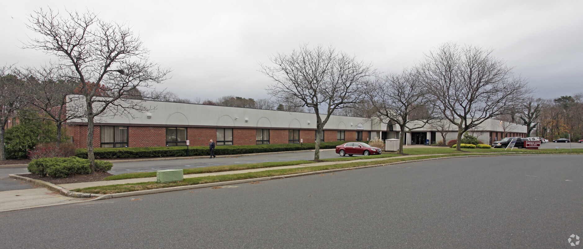 11 Oval Dr, Islandia, NY 11749