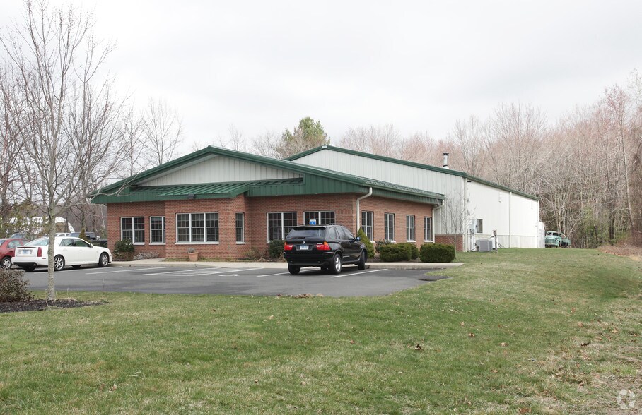 648 Sullivan Ave, South Windsor, CT for sale - Primary Photo - Image 1 of 1