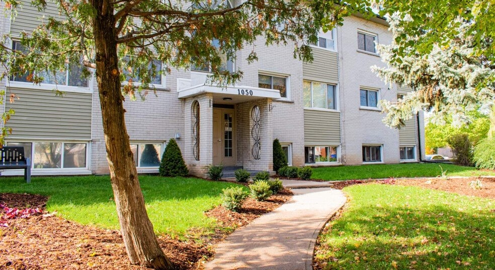 1050 Highland St, Burlington, ON for sale - Building Photo - Image 3 of 14