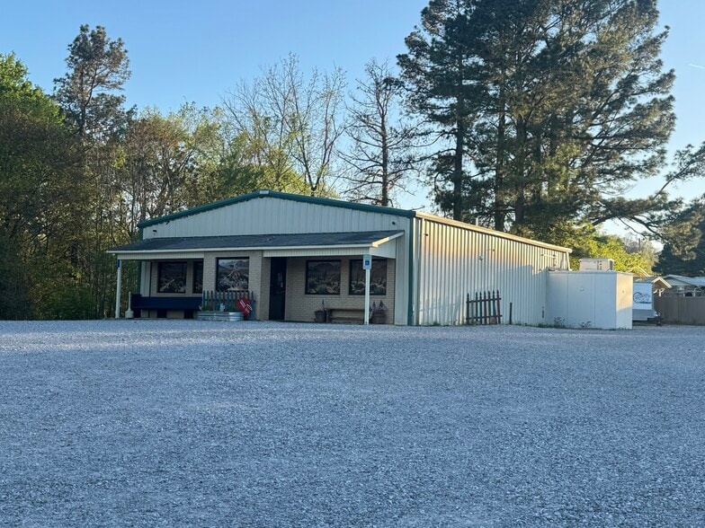 52 Main St, Mount Pleasant, AR for sale - Building Photo - Image 2 of 27