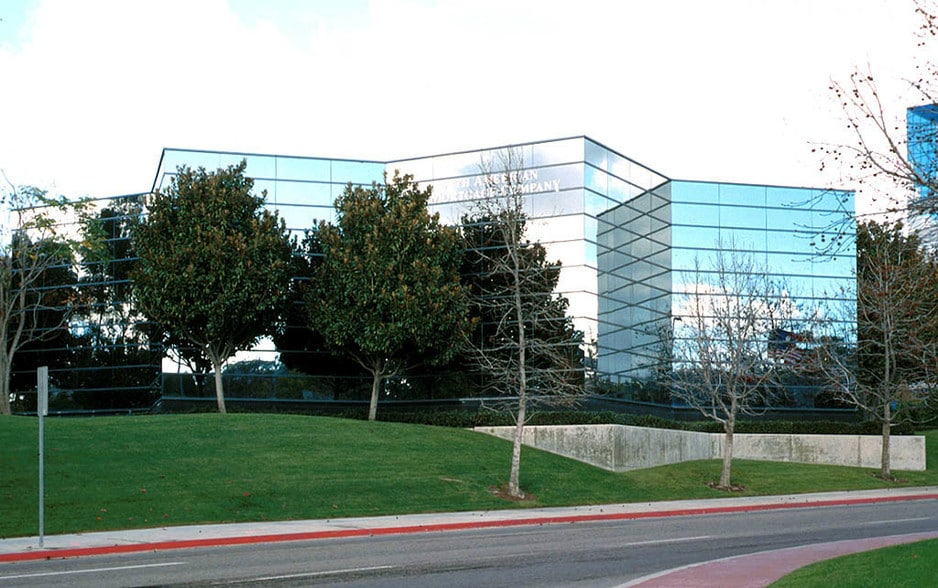 8808 Rio San Diego Dr, San Diego, CA for lease - Primary Photo - Image 1 of 3