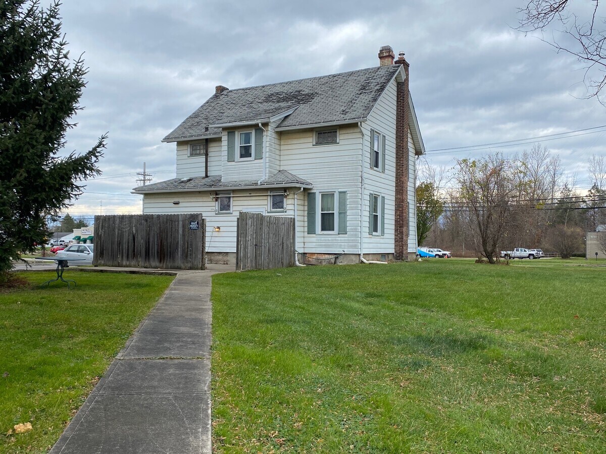 607 Whitney Rd, Fairport, NY 14450