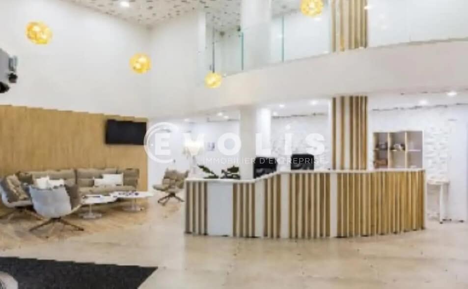 Flex in Courbevoie for lease - Lobby - Image 2 of 13