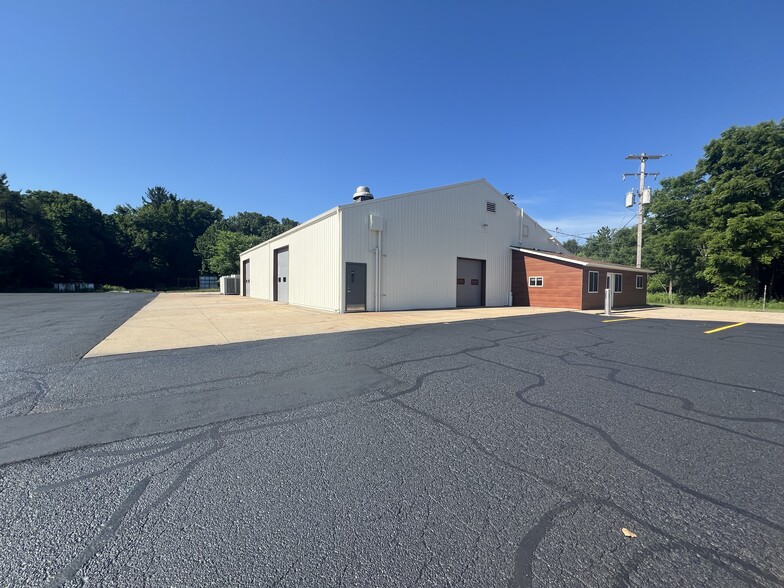 3836 Russell St, Cedar Springs, MI for lease - Primary Photo - Image 1 of 6