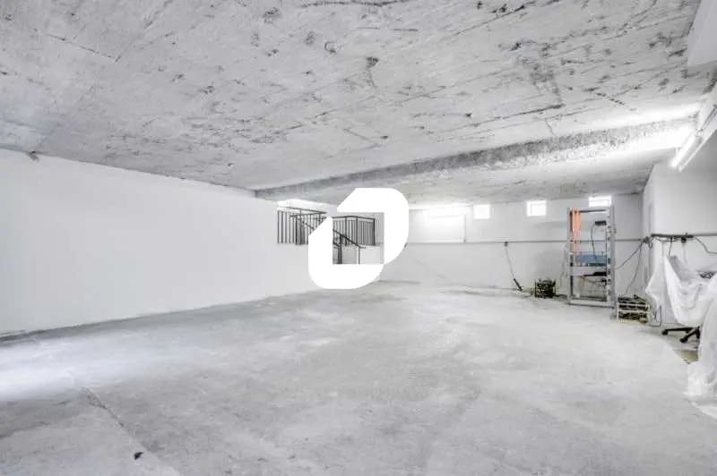 19 Rue Pasteur, Suresnes for lease - Interior Photo - Image 2 of 2