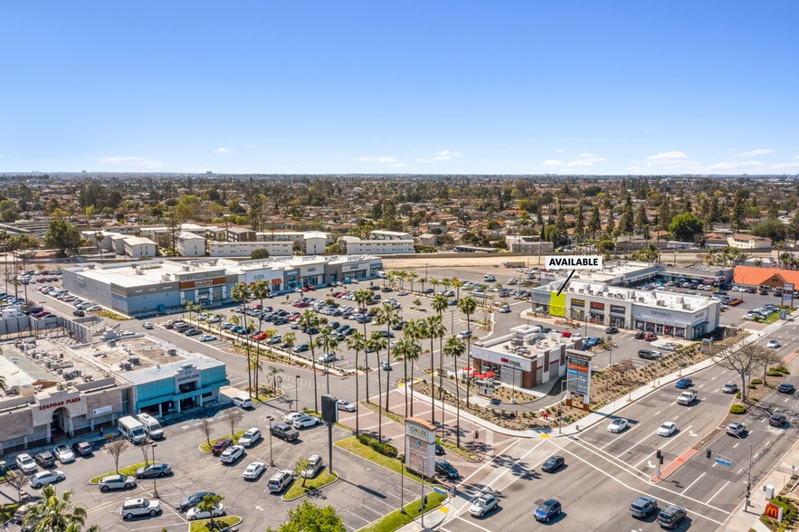 9852 Chapman Ave, Garden Grove, CA for lease - Building Photo - Image 3 of 23