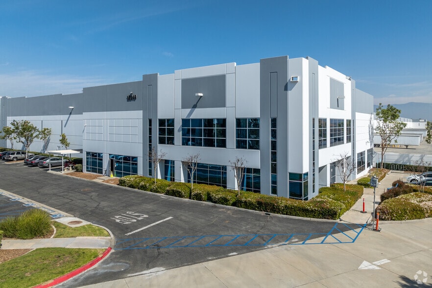 12249 Holly St, Colton, CA for sale - Primary Photo - Image 1 of 1