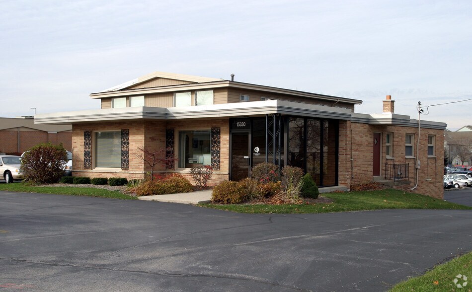 15330 Watertown Plank Rd, Elm Grove, WI 53122