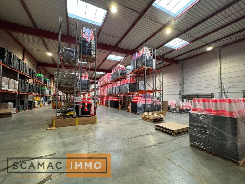 Industrial in Combs-la-Ville for lease - Interior Photo - Image 2 of 8