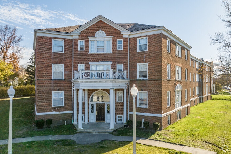 2621 N Moreland Blvd, Cleveland, OH for sale - Primary Photo - Image 1 of 13