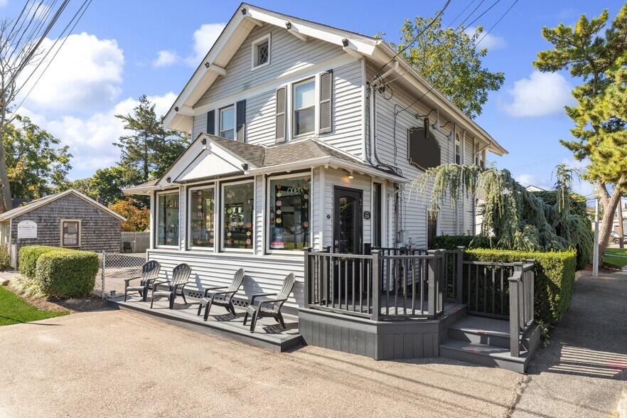 24 Gillette Ave, Sayville, NY 11782 Retail for Sale