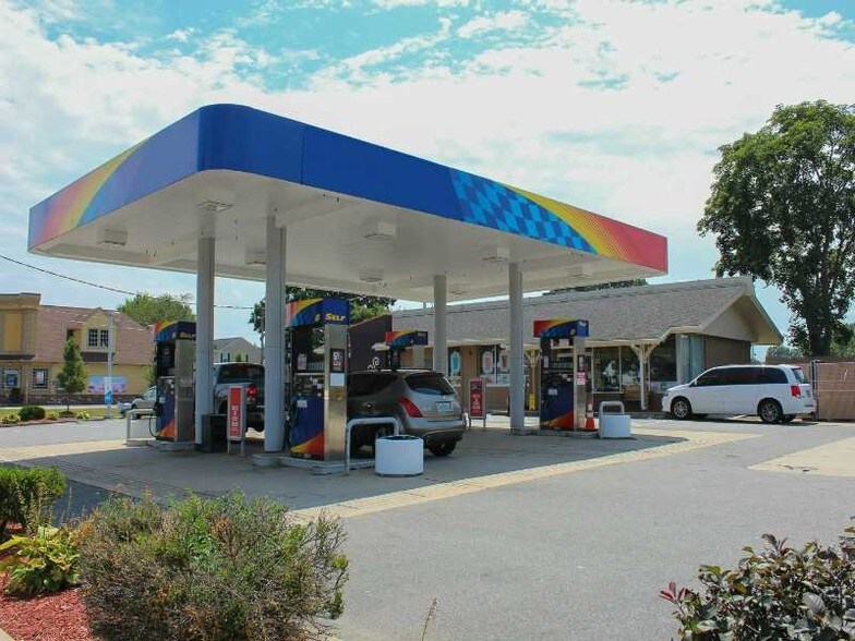 481 Warren Ave, East Providence, RI for sale - Primary Photo - Image 1 of 1