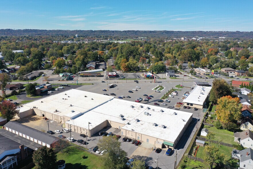 2612 Charlestown Rd, New Albany, IN 47150 Colonial Manor Shopping