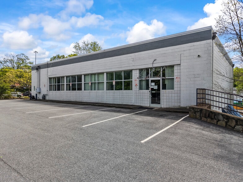 726 N Cherry St, Winston-Salem, NC for lease - Building Photo - Image 1 of 5