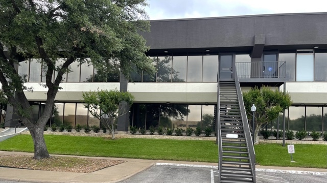 14802-14850 Venture Dr, Farmers Branch, TX for lease - Building Photo - Image 2 of 7