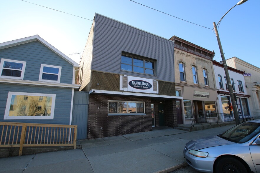 124 E Oak St, Juneau, WI 53039