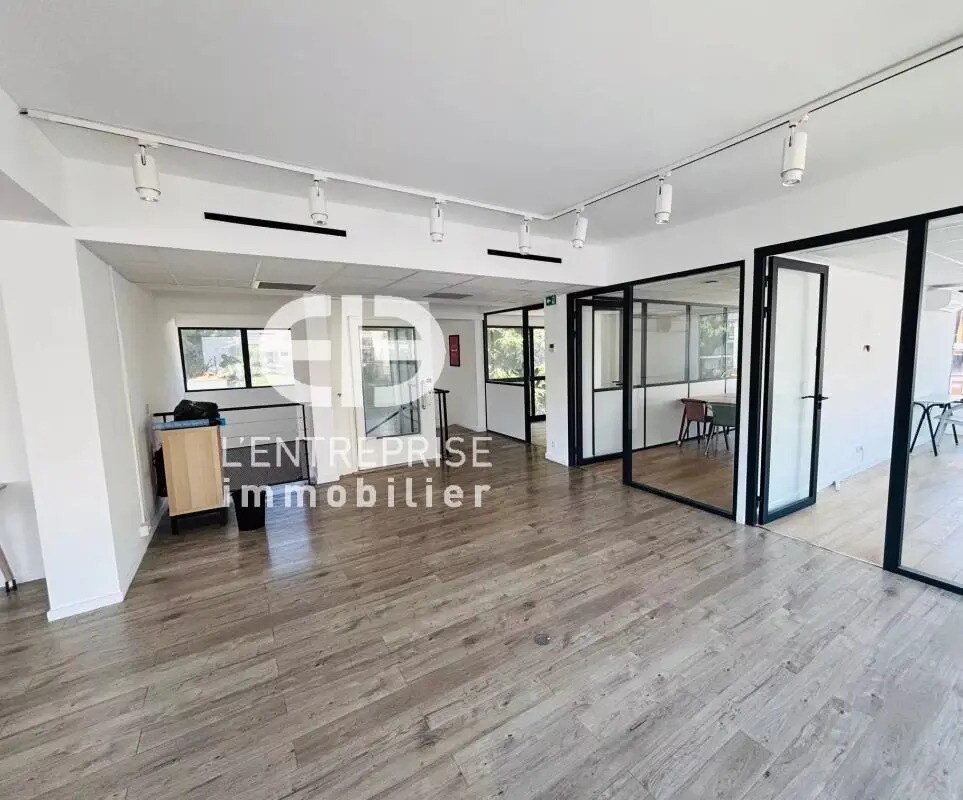Location Commerce 530 m² - Photo 1