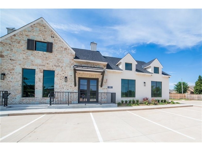 1524-1532 W Edmond Rd, Edmond, OK for lease - Building Photo - Image 3 of 12