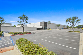 2721 S Harbor Blvd, Santa Ana, CA for lease Building Photo- Image 1 of 2