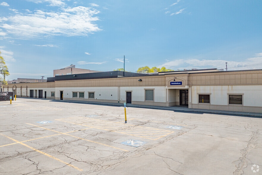 2401-2425 James St, Syracuse, NY for lease - Building Photo - Image 2 of 5