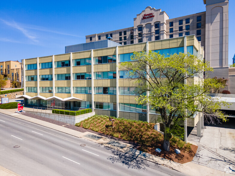 4601 Madison Ave, Kansas City, MO for sale - Building Photo - Image 1 of 1