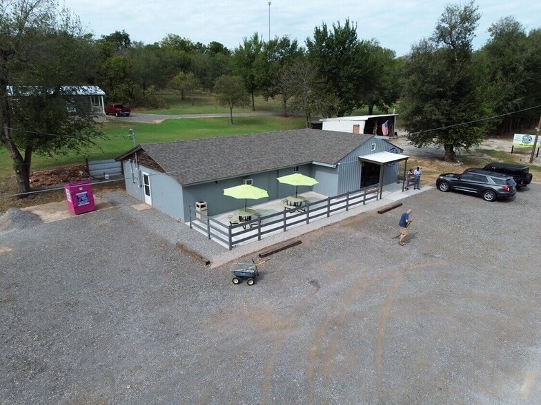 912-921 N Rush Ave, Rush Springs, OK for sale - Primary Photo - Image 2 of 3