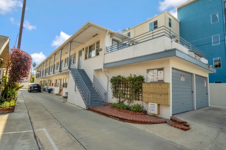 10814-10818 Blix St, West Toluca Lake, CA for sale - Building Photo - Image 3 of 20