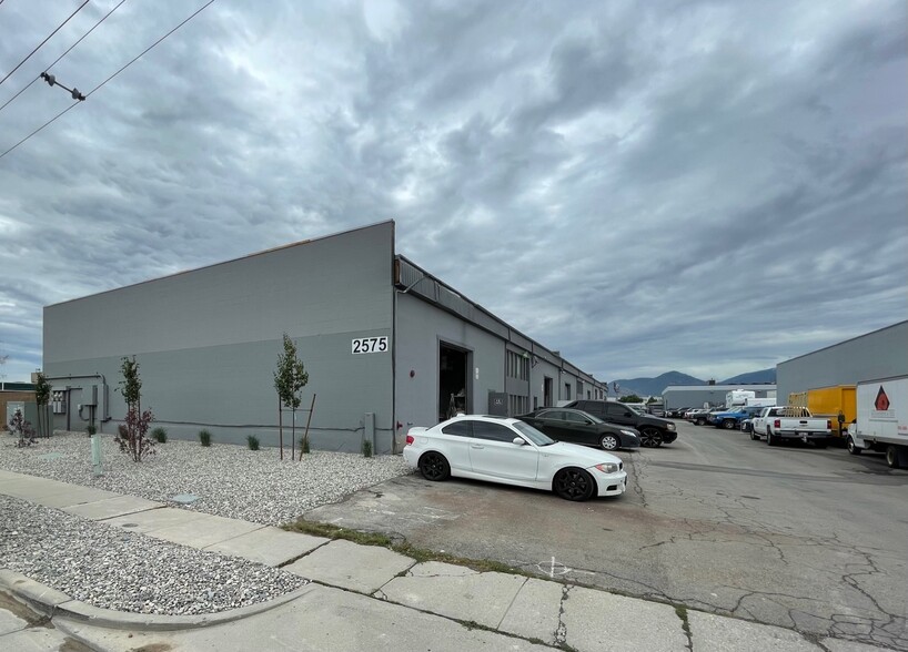 2575 Constitution Blvd, Salt Lake City, UT for lease - Building Photo - Image 1 of 3